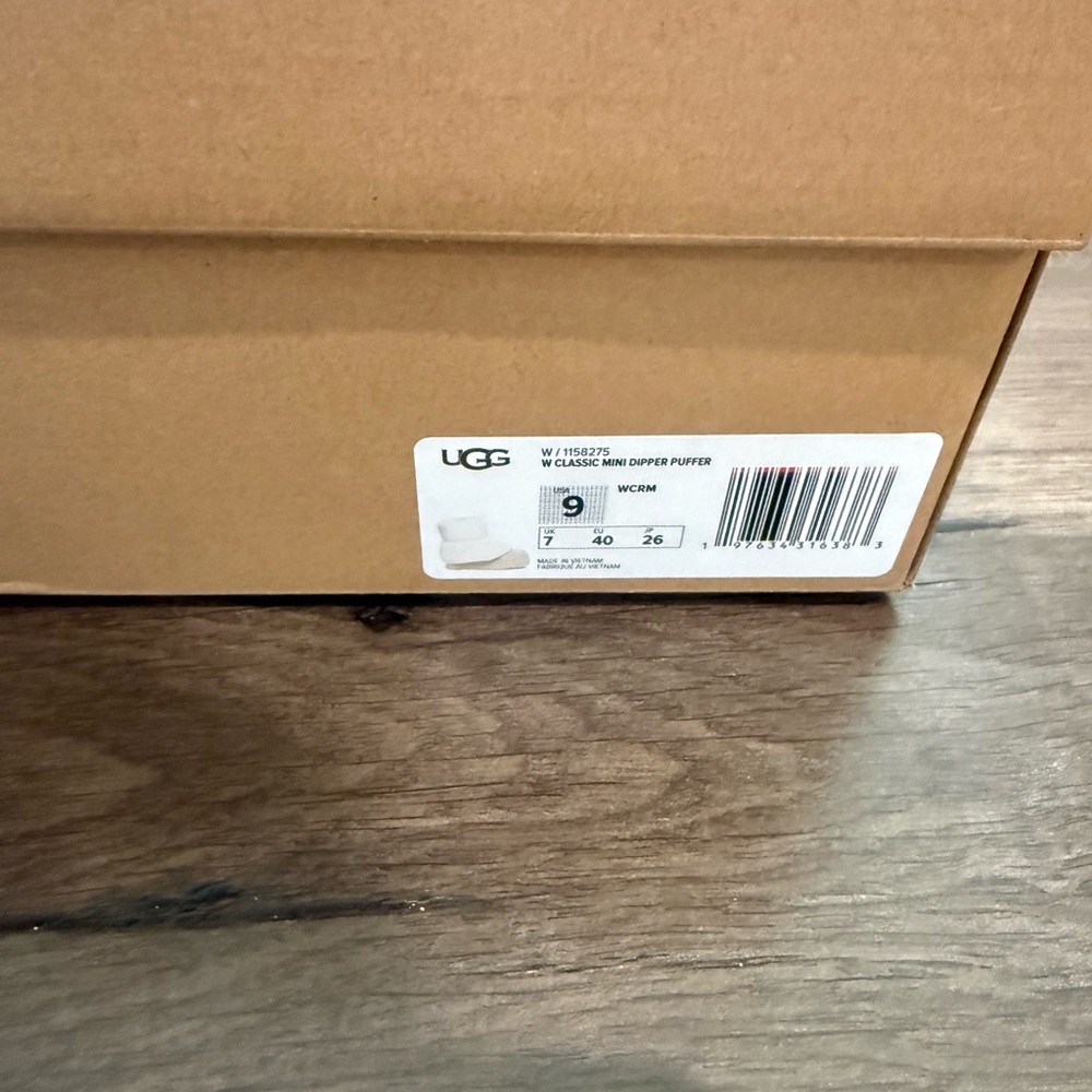 UGG White and Cream Men's Footwear - Picture 8 of 8